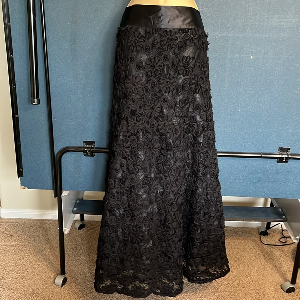 Black tie fully lined rosette maxi skirt size large